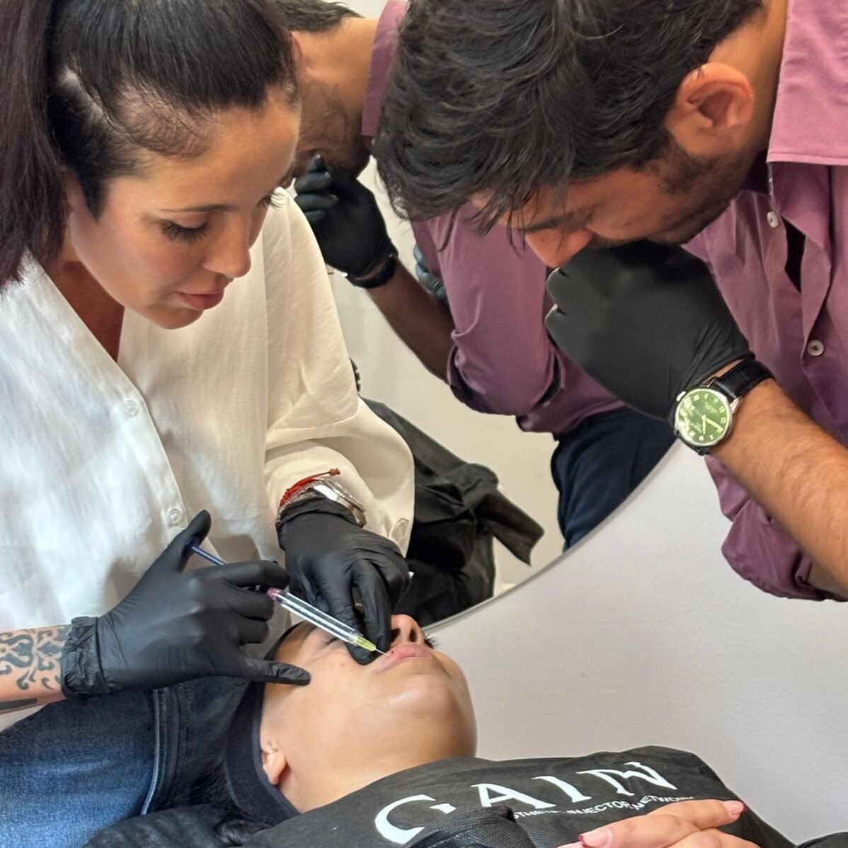 cursos cm academia dr javier murillo medicina estética en palma de mallorca pinchando